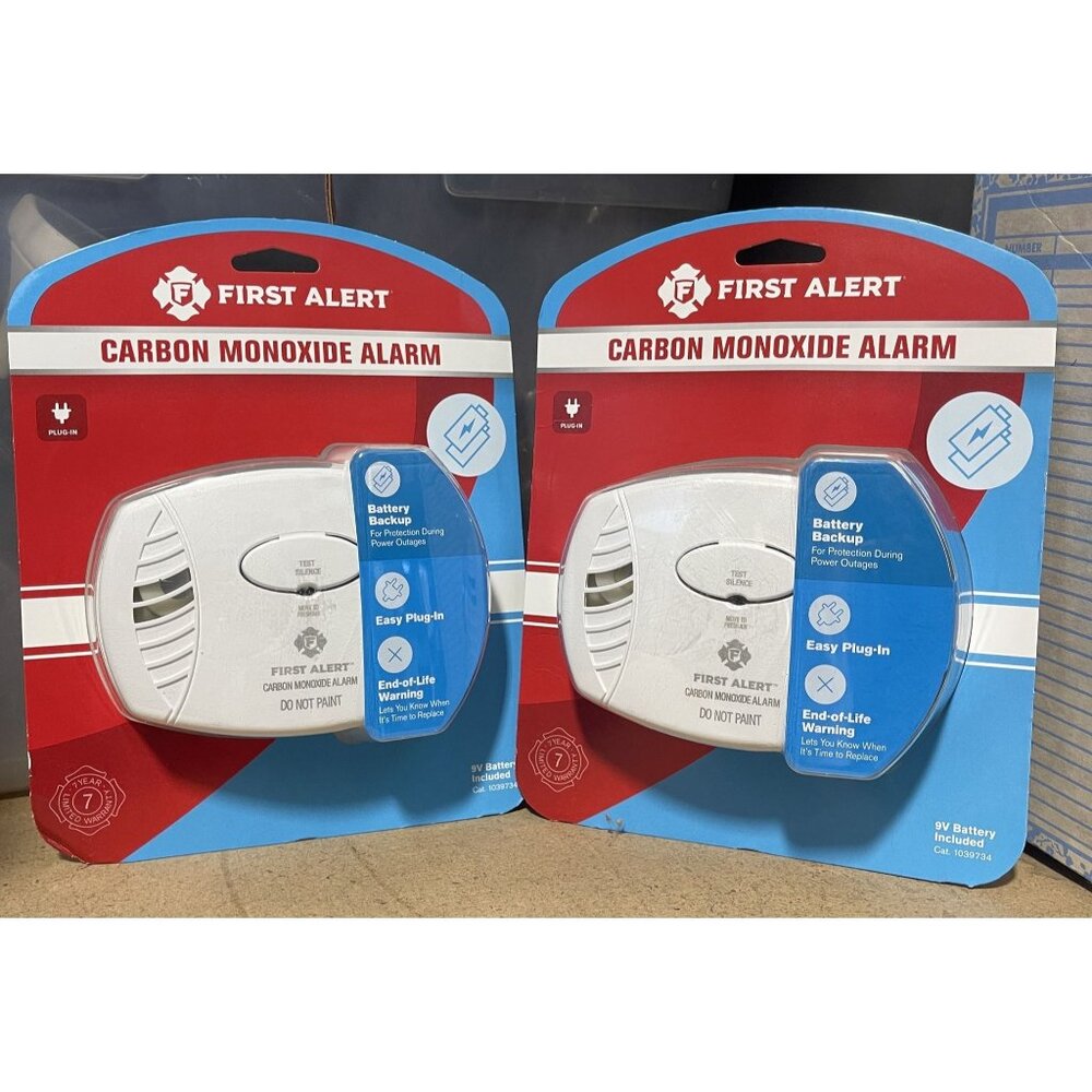 2 PK SEALED First Alert Plug-In Electrochemical Carbon Monoxide Detector